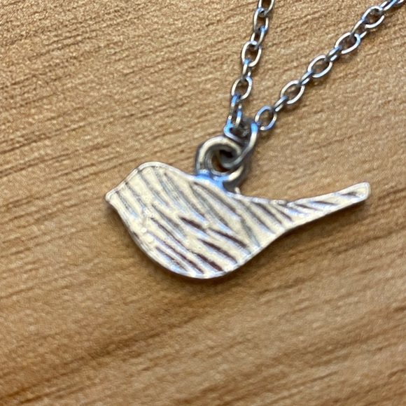 Adorable, silver bird necklace with expandable chain - Picture 6 of 7